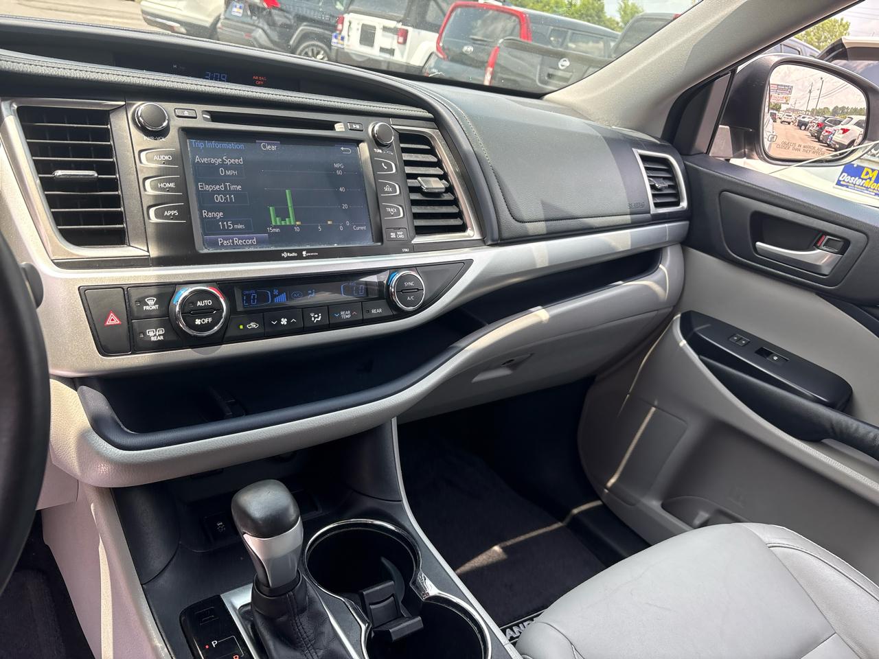 Toyota Highlander XLE FWD V6 2015
