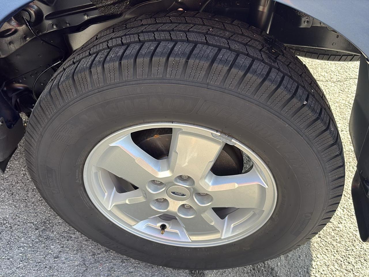 Ford Escape XLT FWD V6 2009