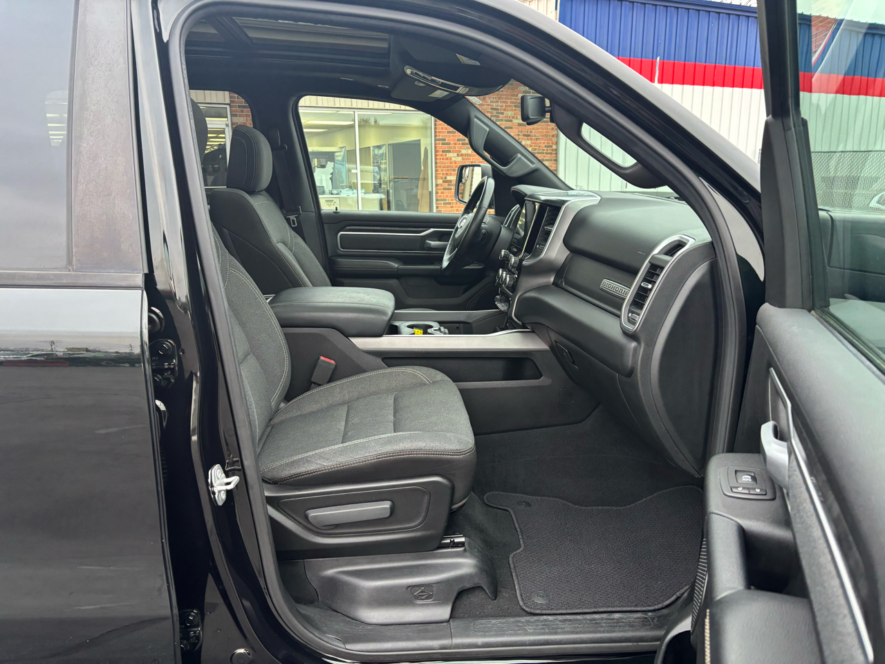 RAM 1500 Big Horn/Lone Star 4x4 Crew Cab 5'7" Box 2019