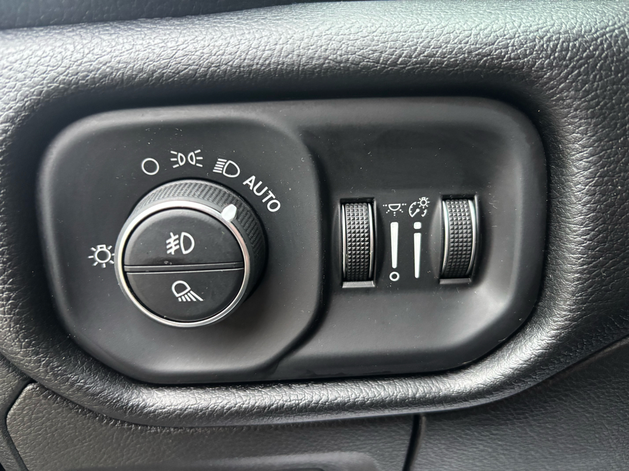 RAM 1500 Big Horn/Lone Star 4x4 Crew Cab 5'7" Box 2019