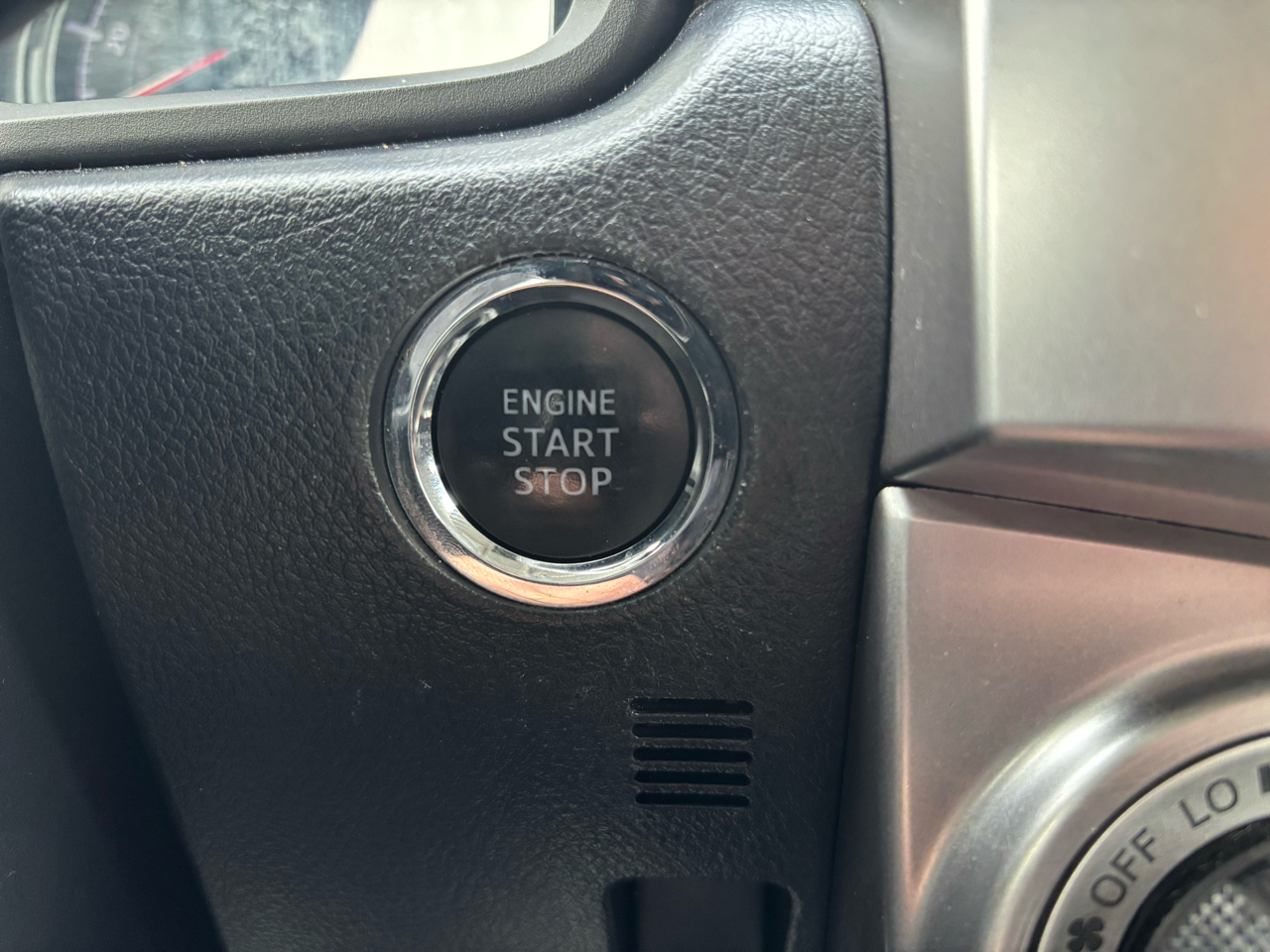 Toyota 4Runner SR5 4WD (Natl) 2022