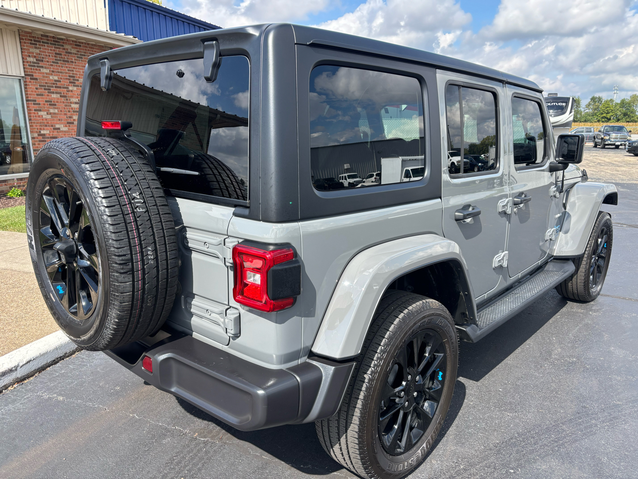 2023 Jeep Wrangler 4xe Sahara photo 3