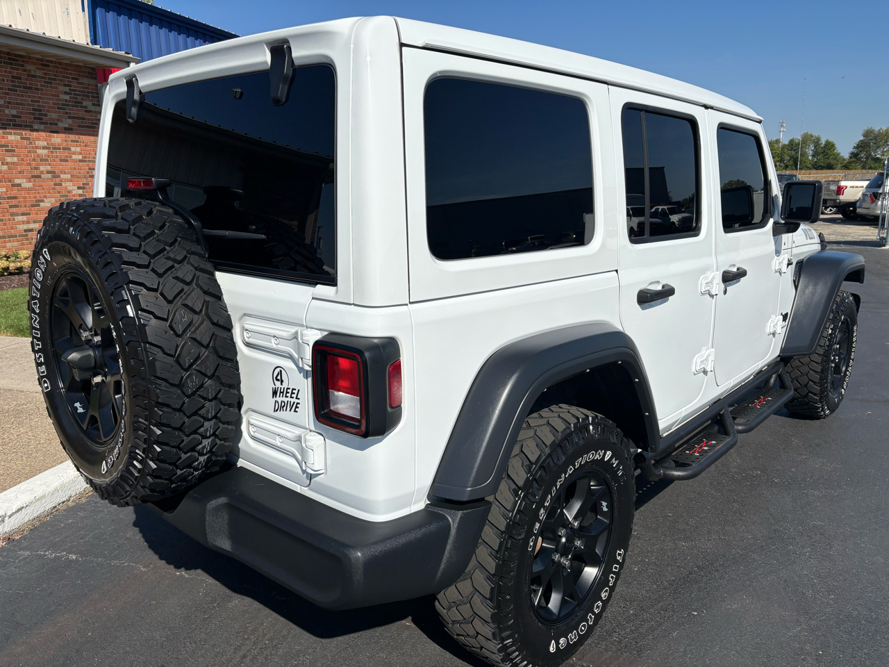 2023 Jeep Wrangler Willys photo 3