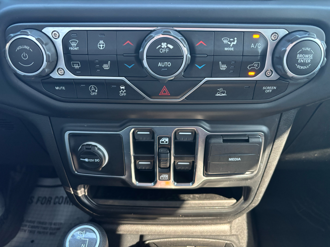 2023 Jeep Wrangler Willys photo 24