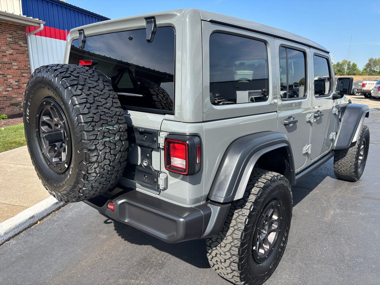 2023 Jeep Wrangler Willys photo 2