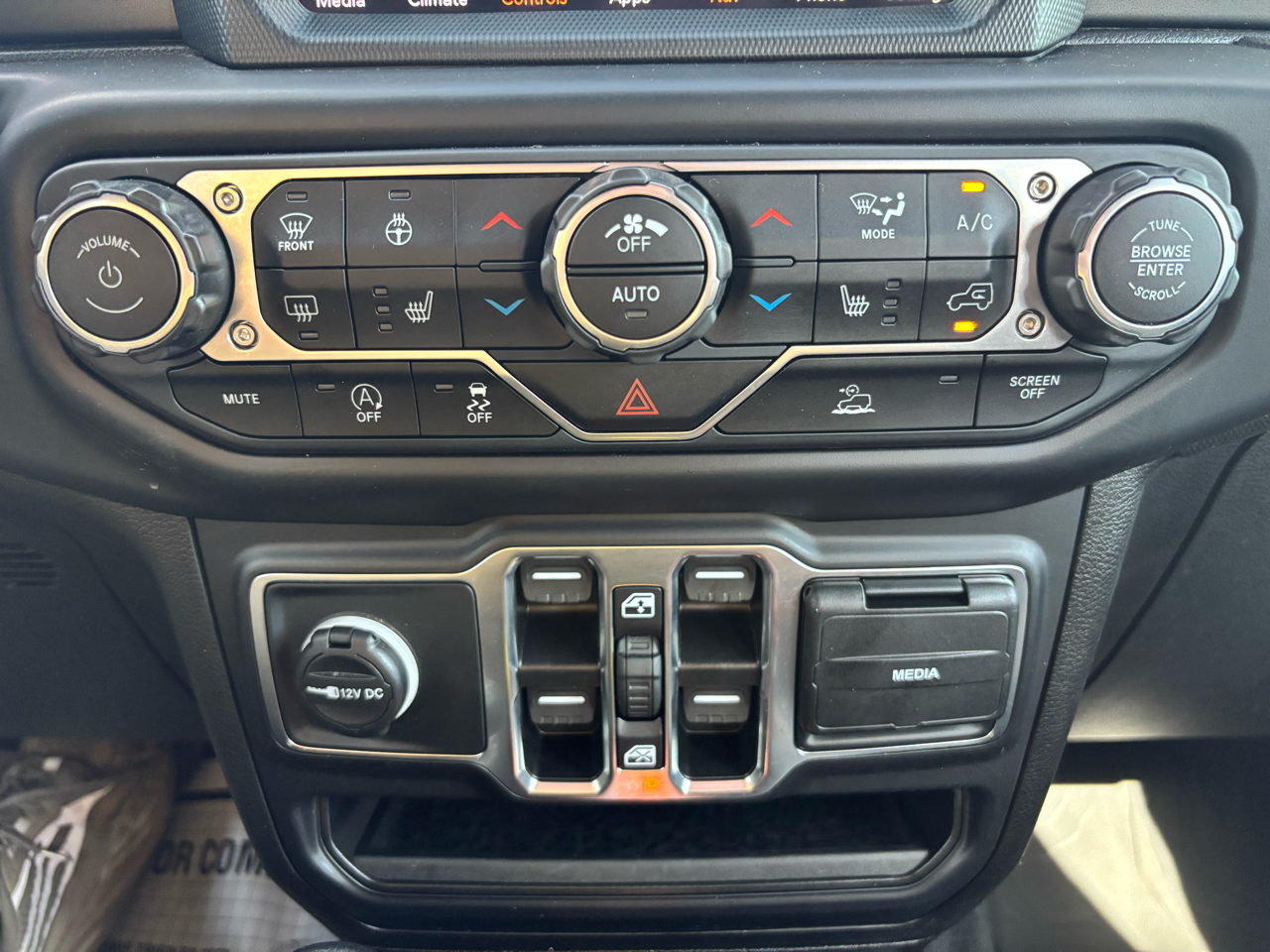 2023 Jeep Wrangler Willys photo 23