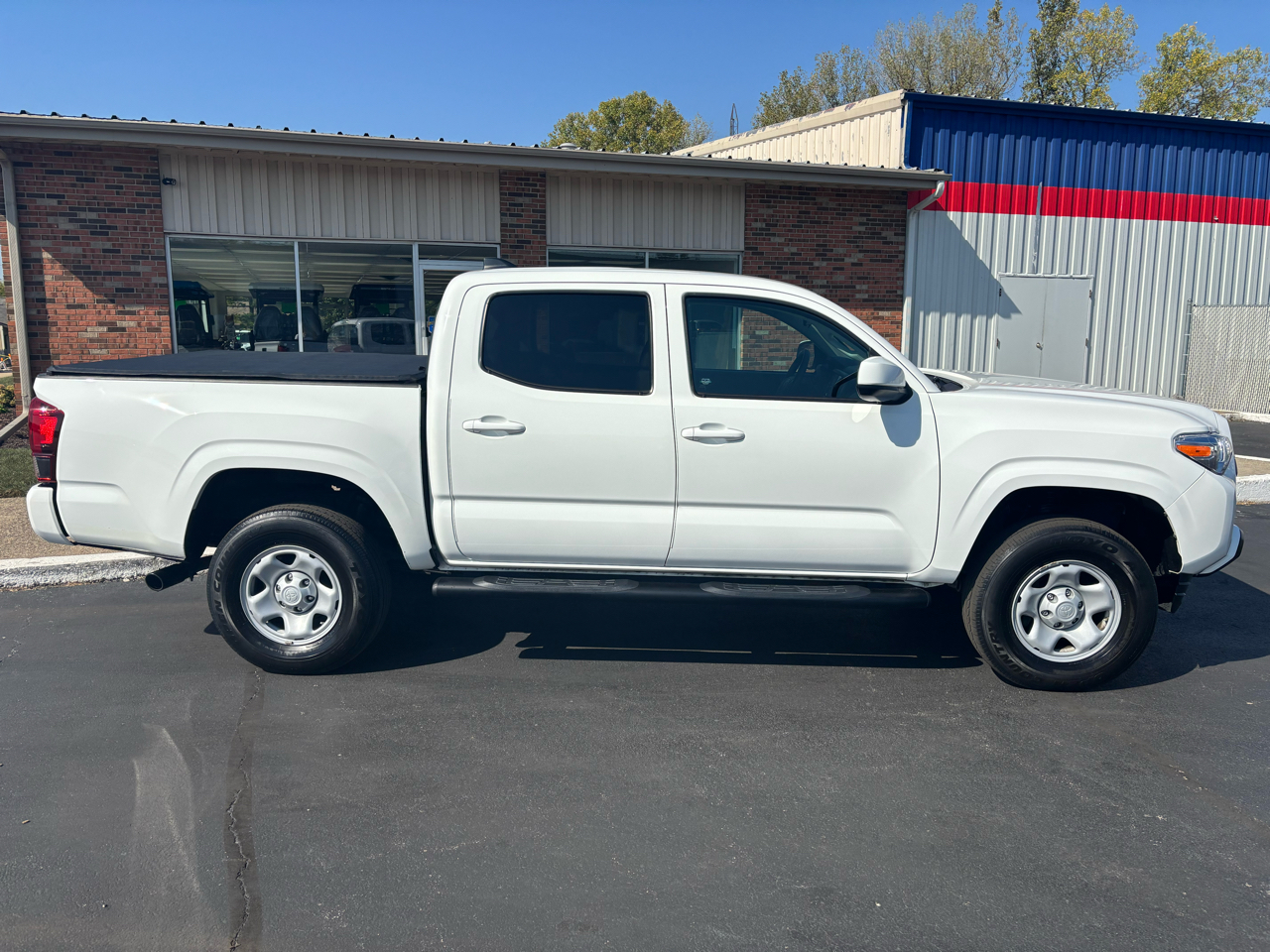 2023 Toyota Tacoma SR Double Cab V6 photo 2