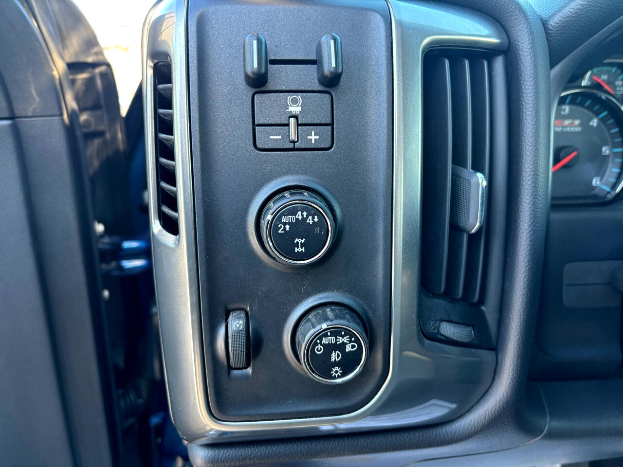 Chevrolet Silverado 1500 4WD Crew Cab 143.5" LT w/2LT 2017