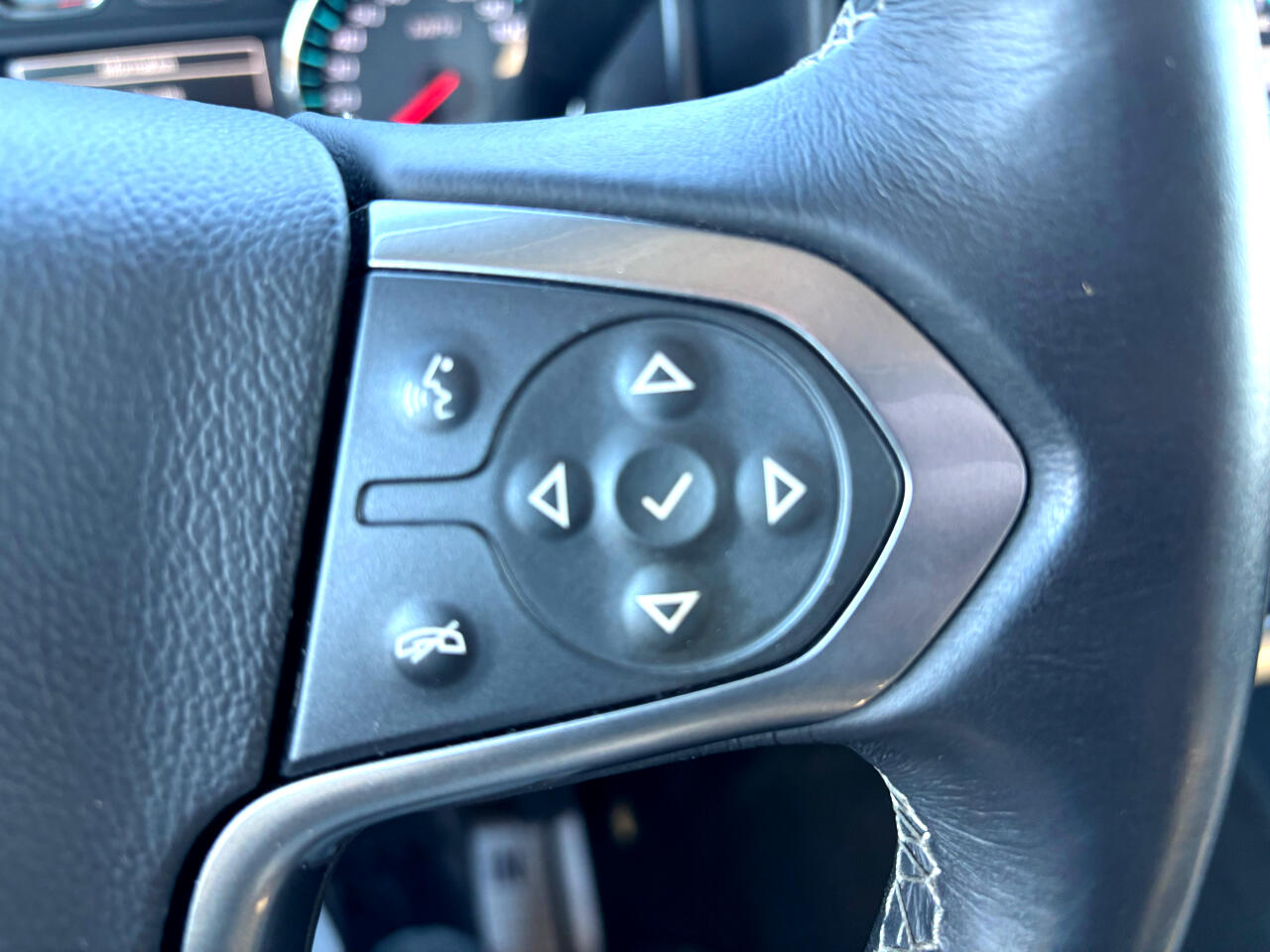 Chevrolet Silverado 1500 4WD Crew Cab 143.5" LT w/2LT 2017