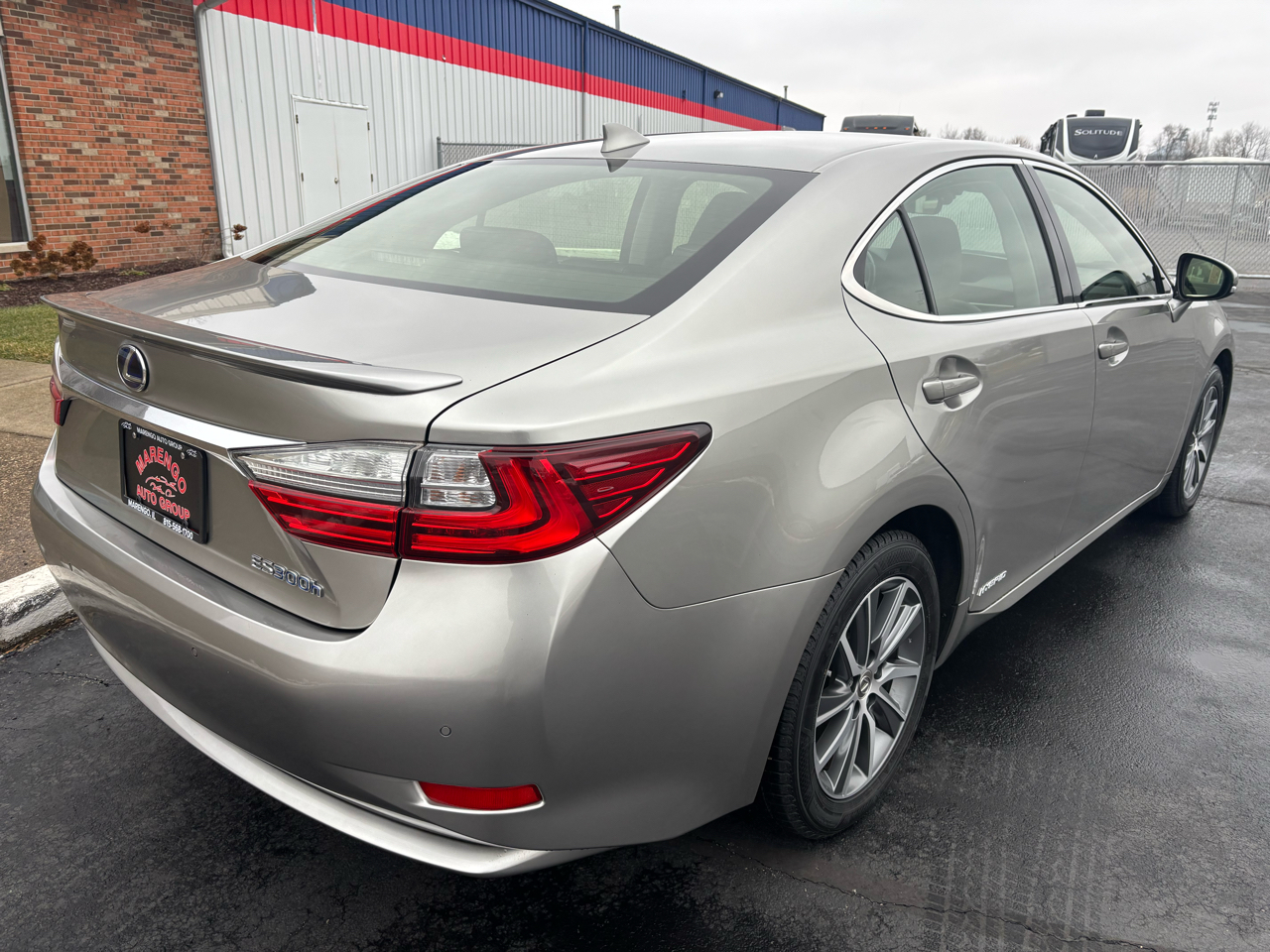 Lexus ES ES 300h FWD 2017
