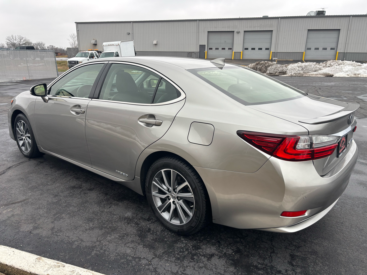 Lexus ES ES 300h FWD 2017