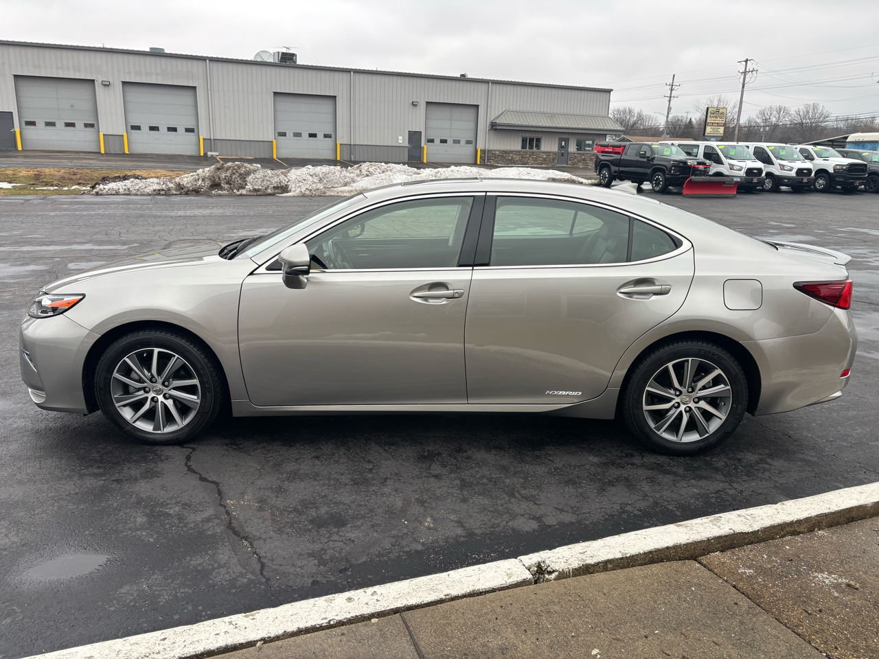 Lexus ES ES 300h FWD 2017