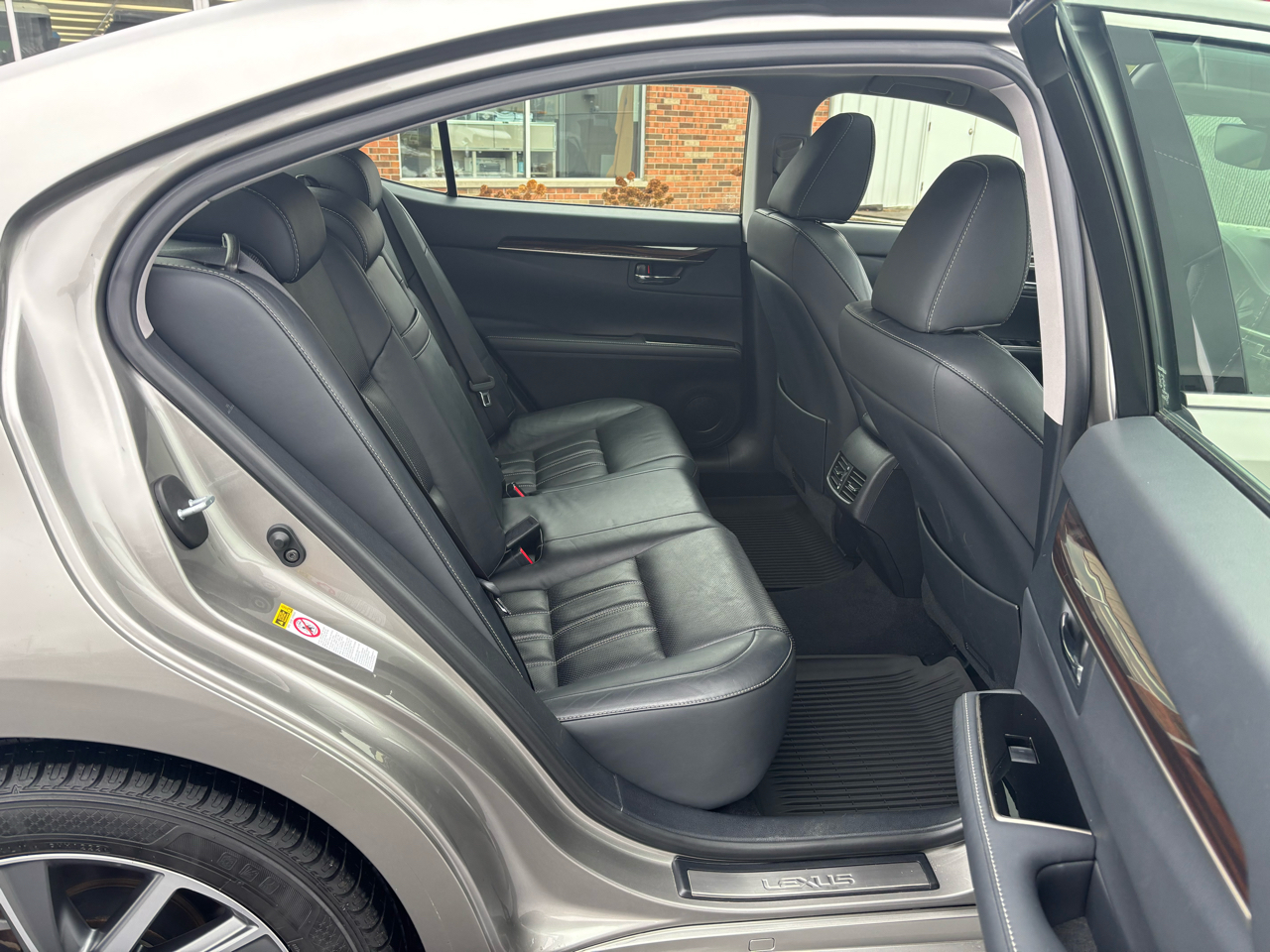 Lexus ES ES 300h FWD 2017