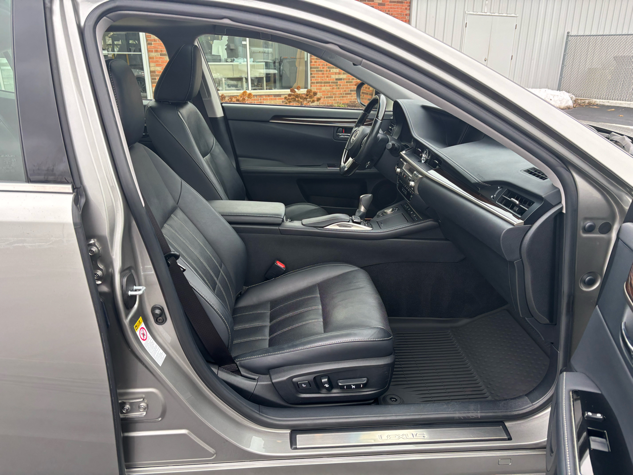 Lexus ES ES 300h FWD 2017