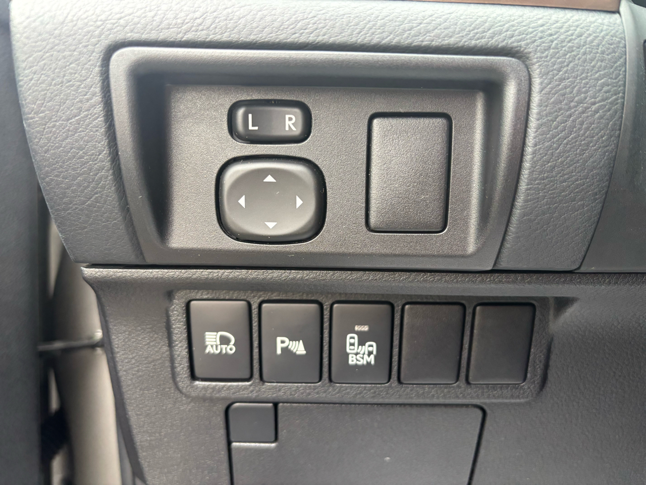 Lexus ES ES 300h FWD 2017