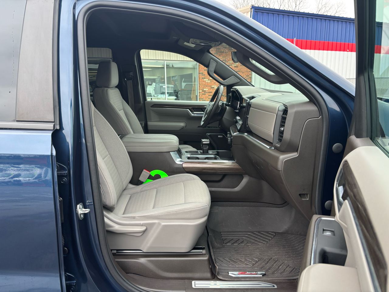 Chevrolet Silverado 1500 4WD Crew Cab 147" RST 2023