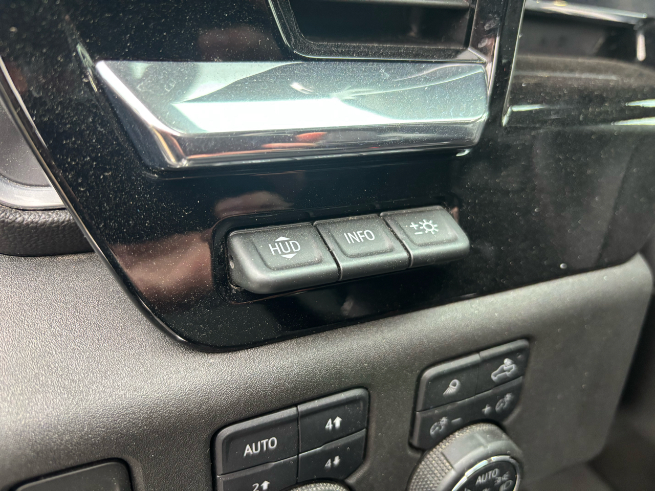 Chevrolet Silverado 1500 4WD Crew Cab 147" LTZ 2024