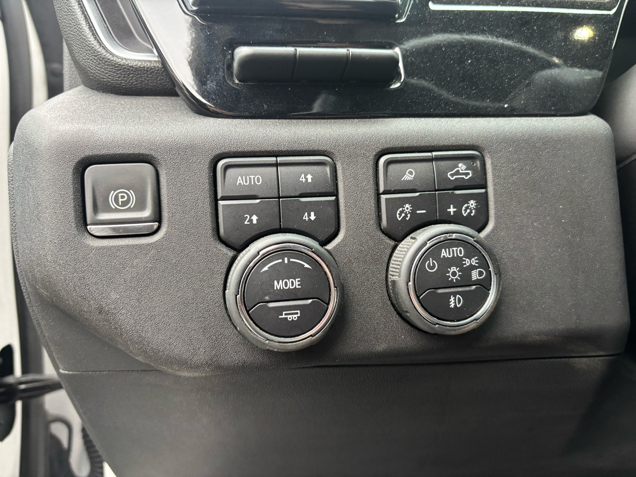 Chevrolet Silverado 1500 4WD Crew Cab 147" LTZ 2024