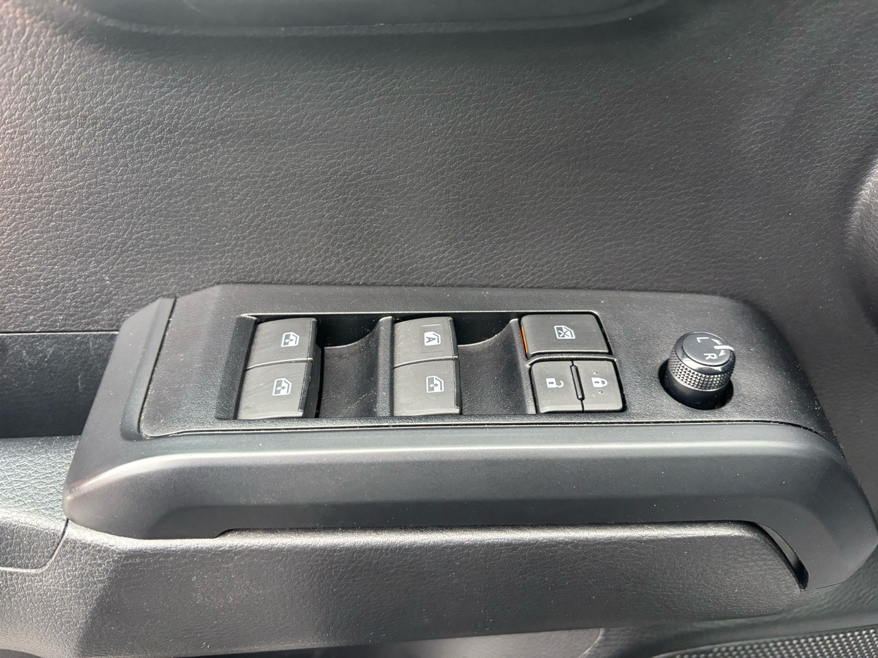 Toyota Tacoma 4WD SR Double Cab 5' Bed V6 AT (Natl) 2023