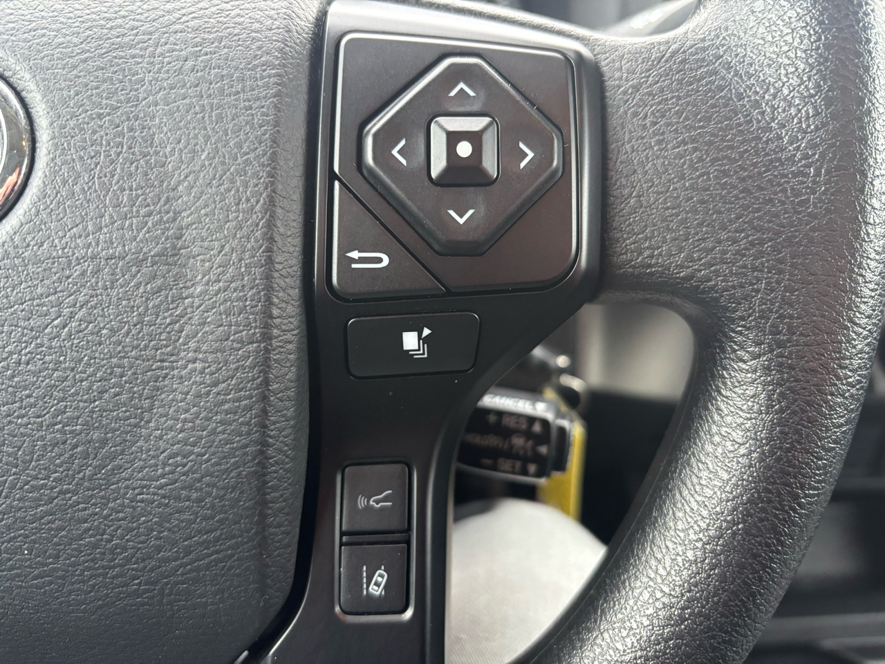 Toyota Tacoma 4WD SR Double Cab 5' Bed V6 AT (Natl) 2023