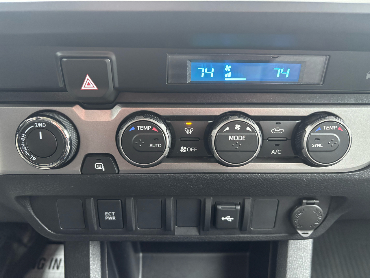 Toyota Tacoma 4WD SR Double Cab 5' Bed V6 AT (Natl) 2023