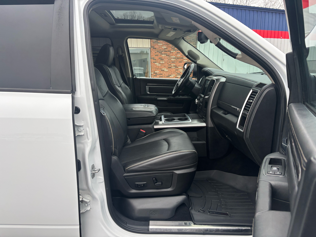 RAM 1500 4WD Crew Cab 140.5" Longhorn Limited 2014