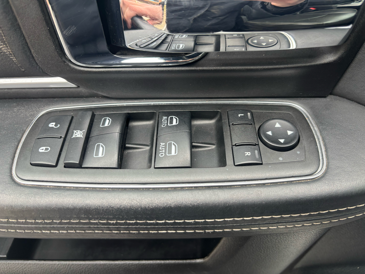 RAM 1500 4WD Crew Cab 140.5" Longhorn Limited 2014