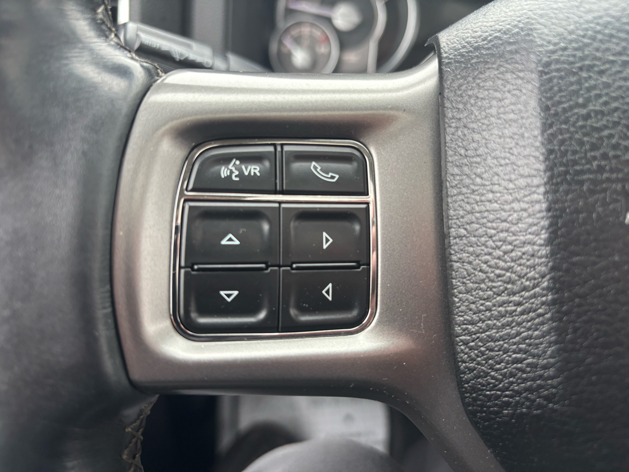 RAM 1500 4WD Crew Cab 140.5" Longhorn Limited 2014