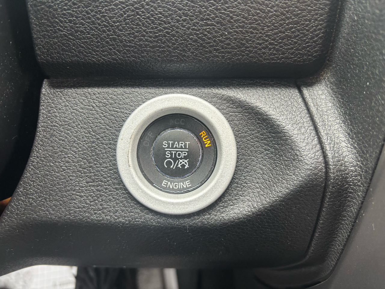 RAM 1500 4WD Crew Cab 140.5" Longhorn Limited 2014