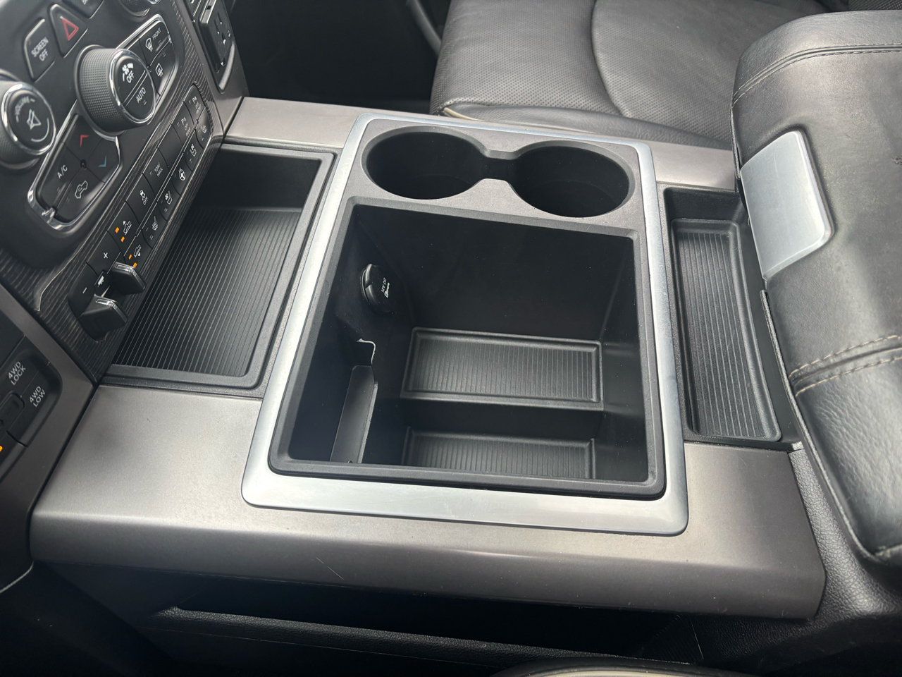 RAM 1500 4WD Crew Cab 140.5" Longhorn Limited 2014