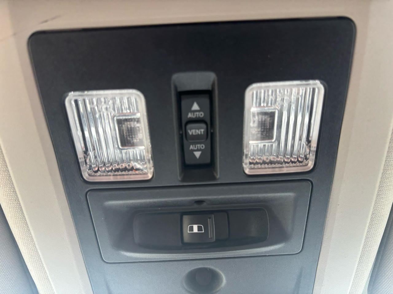 RAM 1500 4WD Crew Cab 140.5" Longhorn Limited 2014