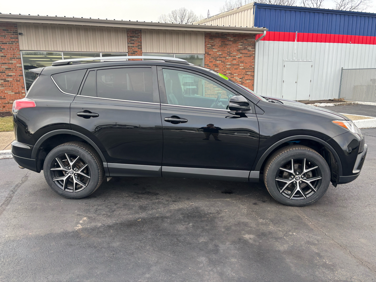 Toyota RAV4 SE AWD (Natl) 2018
