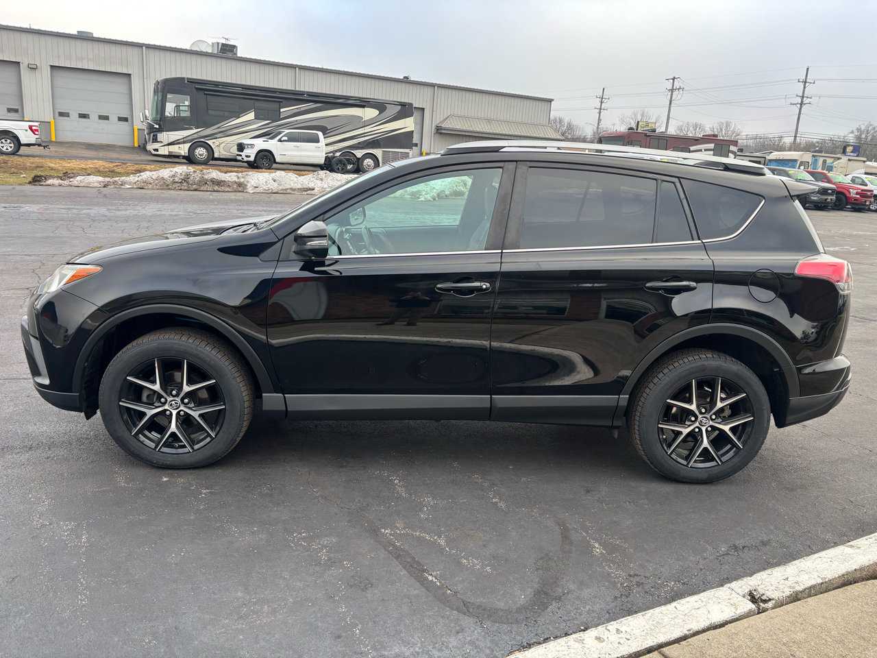 Toyota RAV4 SE AWD (Natl) 2018