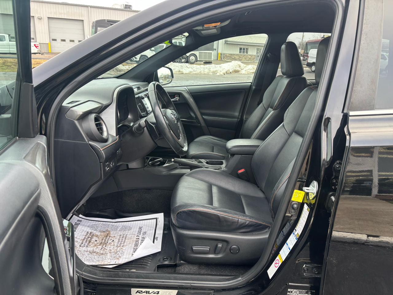 Toyota RAV4 SE AWD (Natl) 2018