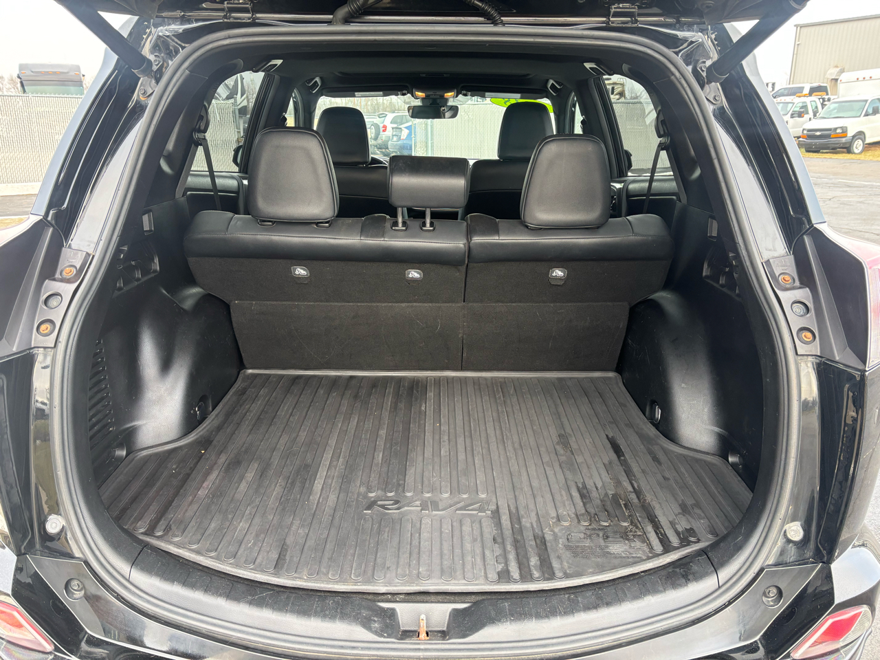 Toyota RAV4 SE AWD (Natl) 2018