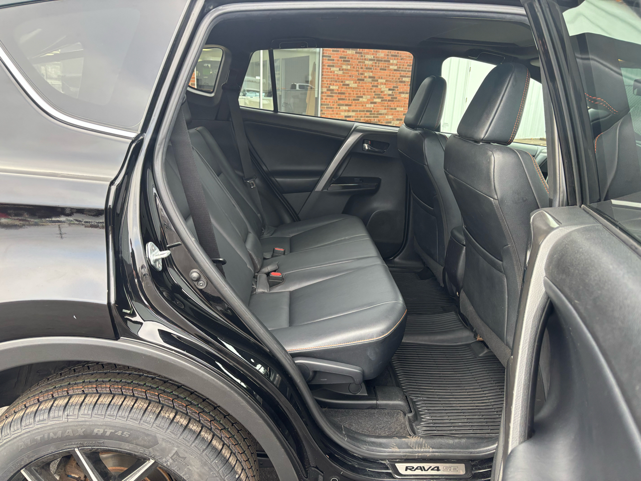 Toyota RAV4 SE AWD (Natl) 2018