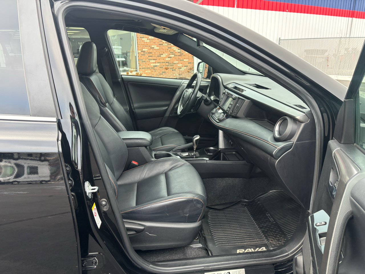 Toyota RAV4 SE AWD (Natl) 2018