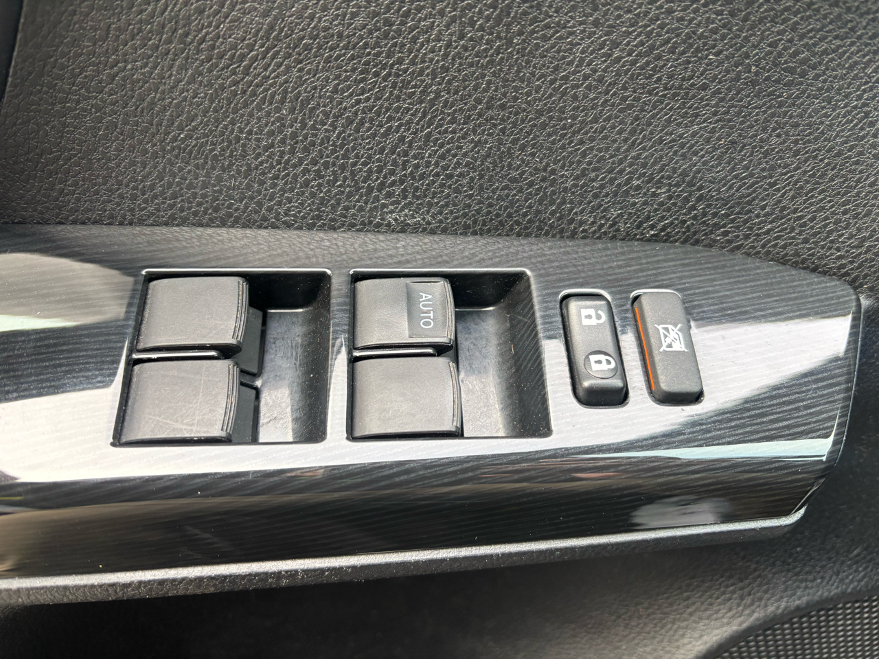 Toyota RAV4 SE AWD (Natl) 2018