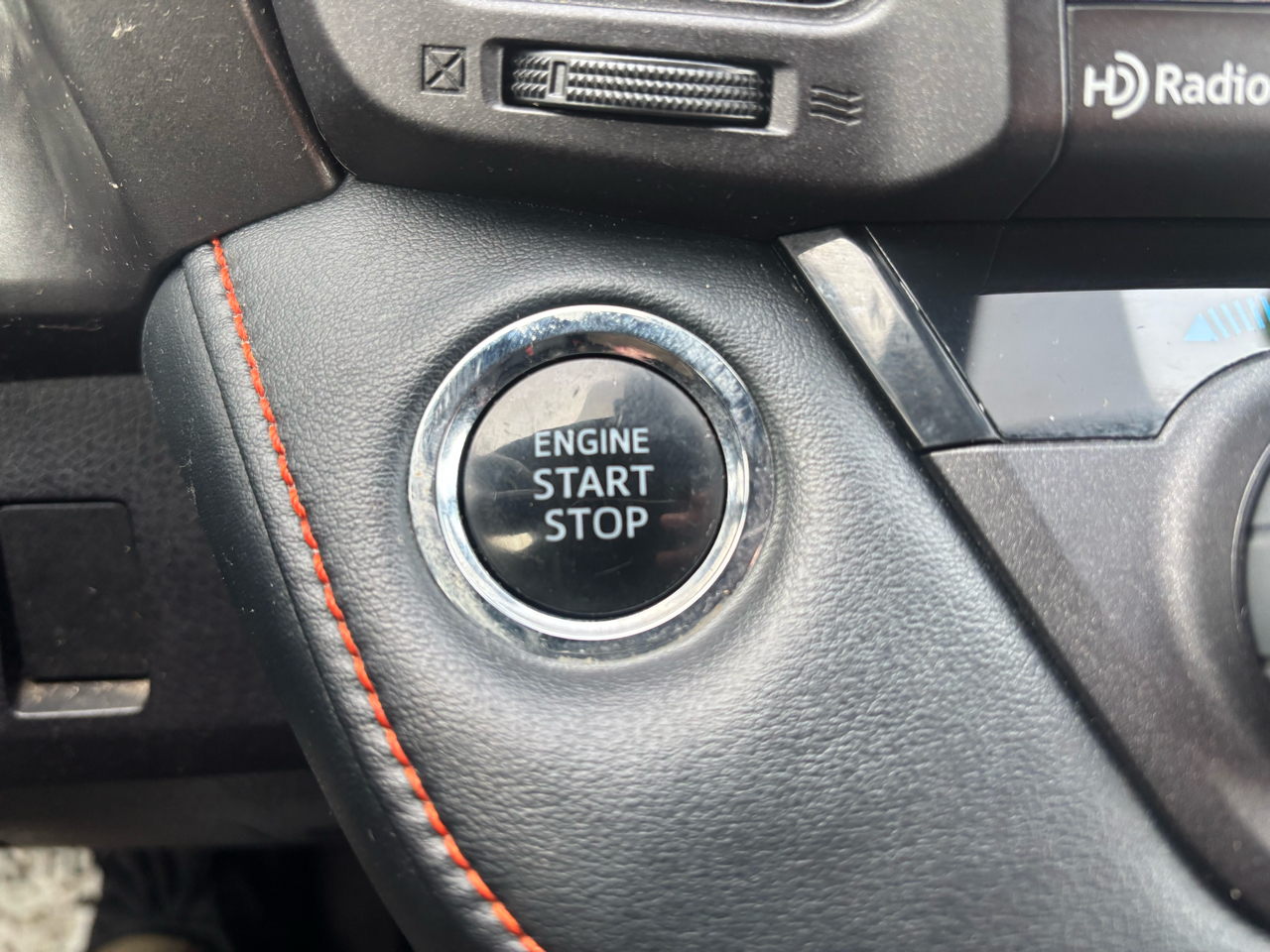 Toyota RAV4 SE AWD (Natl) 2018