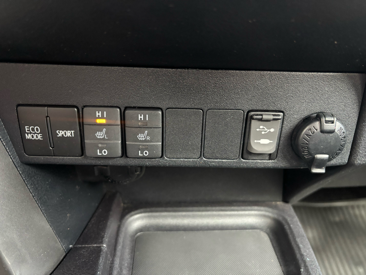 Toyota RAV4 SE AWD (Natl) 2018