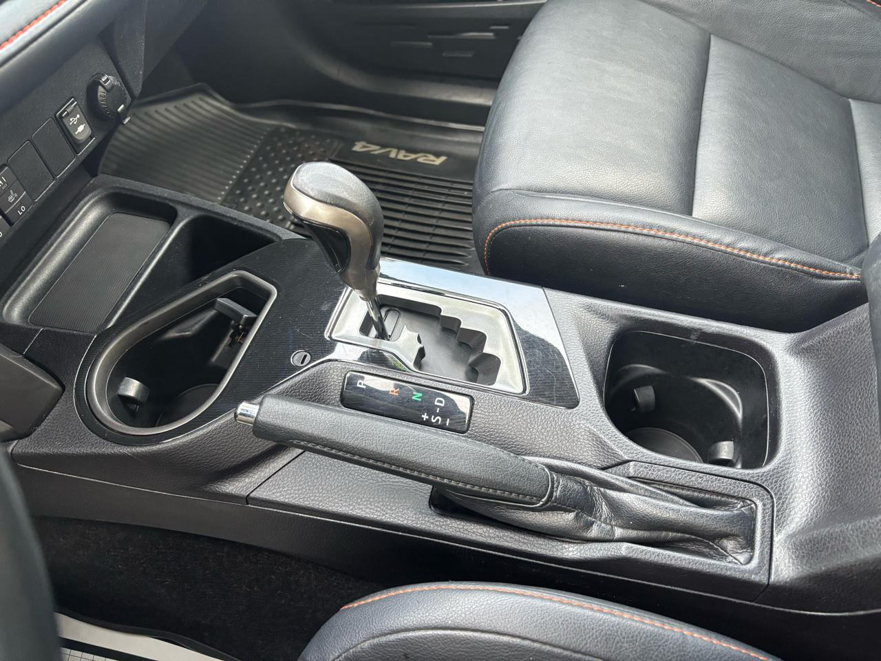 Toyota RAV4 SE AWD (Natl) 2018