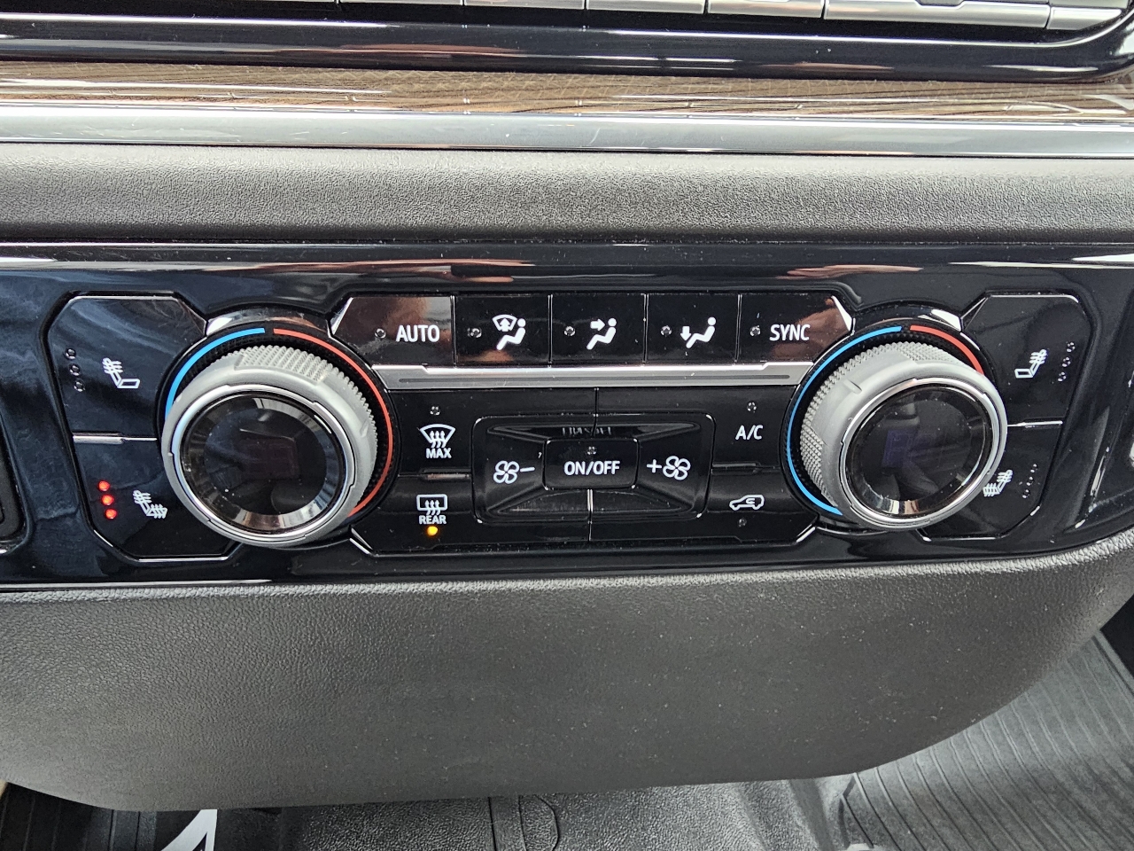 Chevrolet Silverado 1500 4WD Crew Cab 157" LT 2024