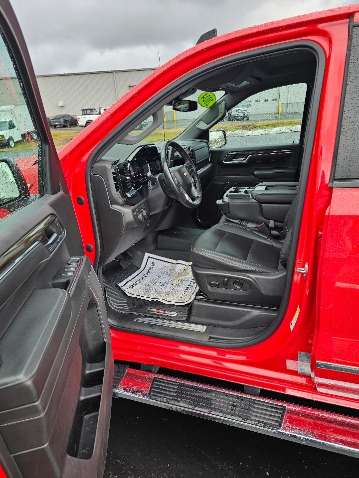 Chevrolet Silverado 1500 4WD Crew Cab 157" LT 2024