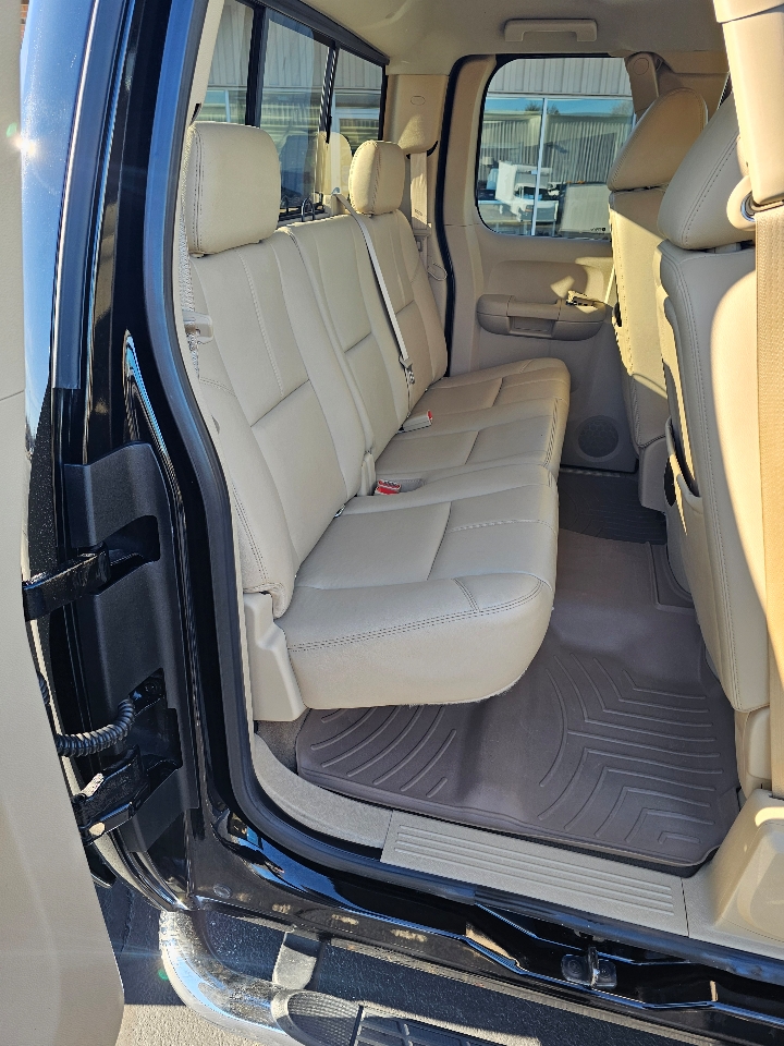 Chevrolet Silverado 1500 4WD Ext Cab 143.5" LTZ 2012