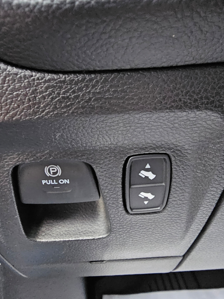 RAM 1500 Big Horn 4x4 Crew Cab 5'7" Box 2022