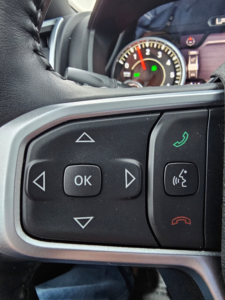 RAM 1500 Big Horn 4x4 Crew Cab 5'7" Box 2022