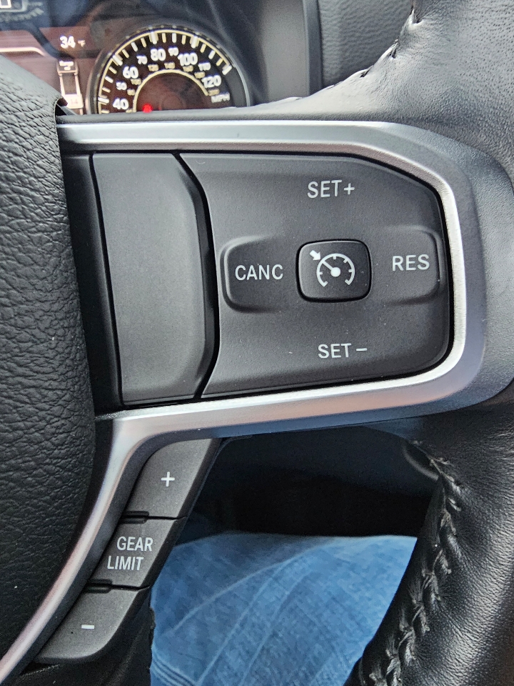 RAM 1500 Big Horn 4x4 Crew Cab 5'7" Box 2022