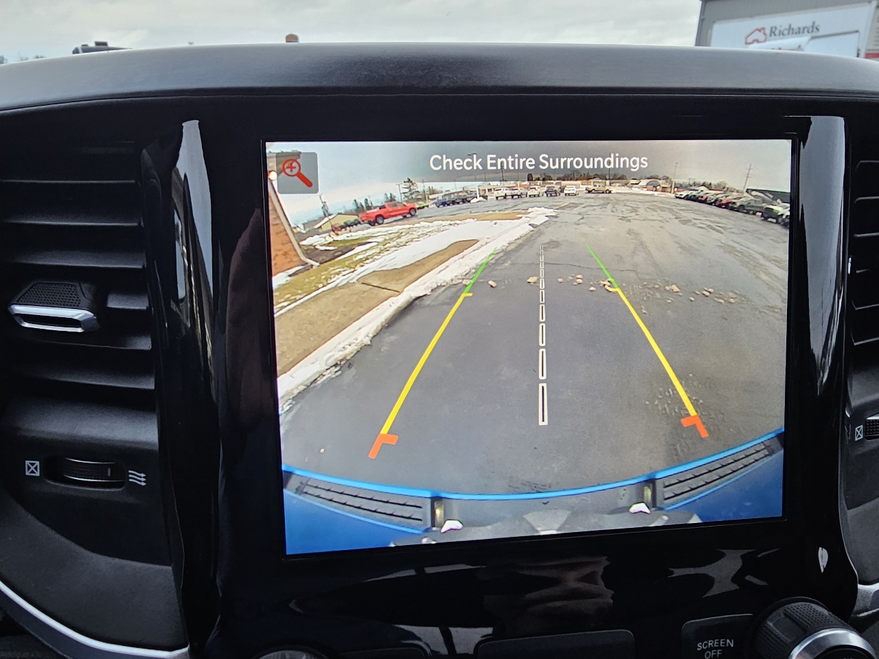 RAM 1500 Big Horn 4x4 Crew Cab 5'7" Box 2022