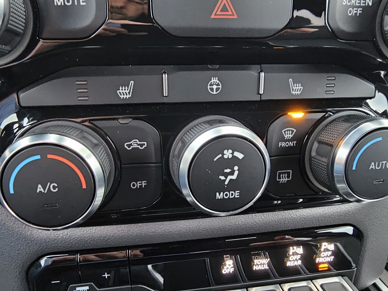 RAM 1500 Big Horn 4x4 Crew Cab 5'7" Box 2022