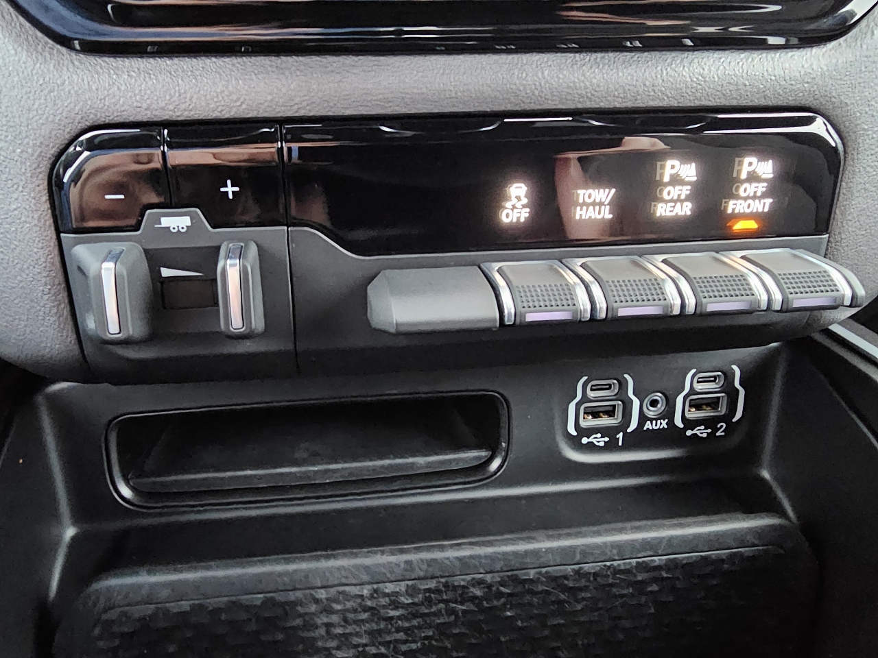 RAM 1500 Big Horn 4x4 Crew Cab 5'7" Box 2022